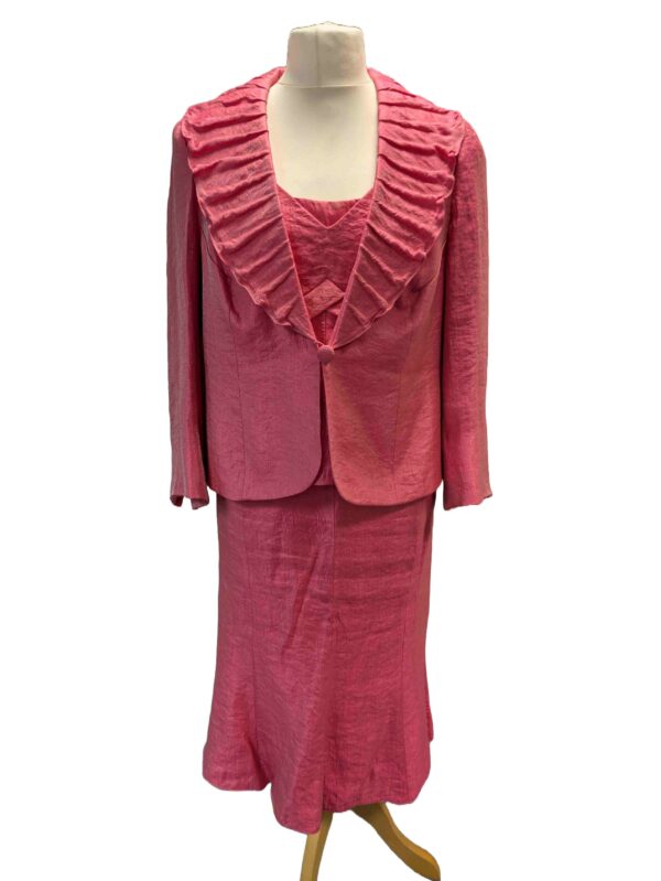 </P> Women's Pink Frank Usher Skirt Suit Size 20</P>