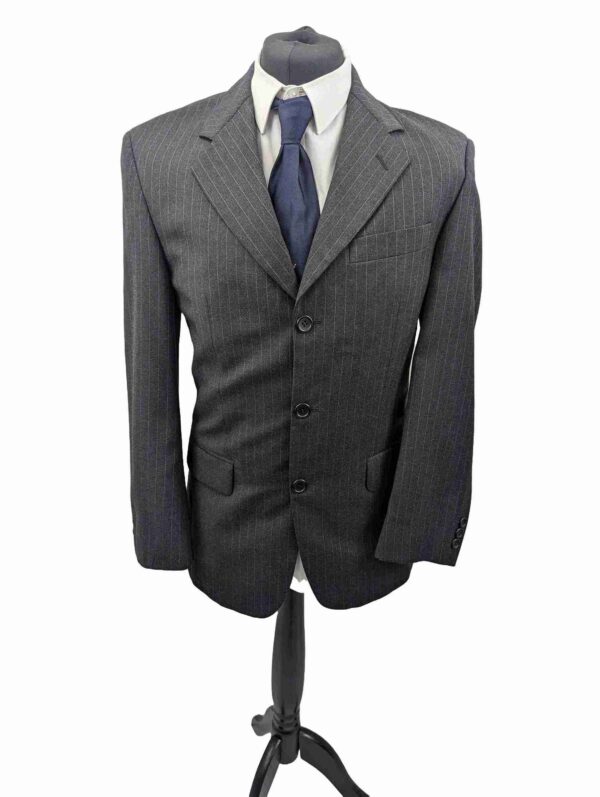 </P>Varteks Men's Dark Grey Pinstripe Suit </P>Chest: 36-38", Waist 30"