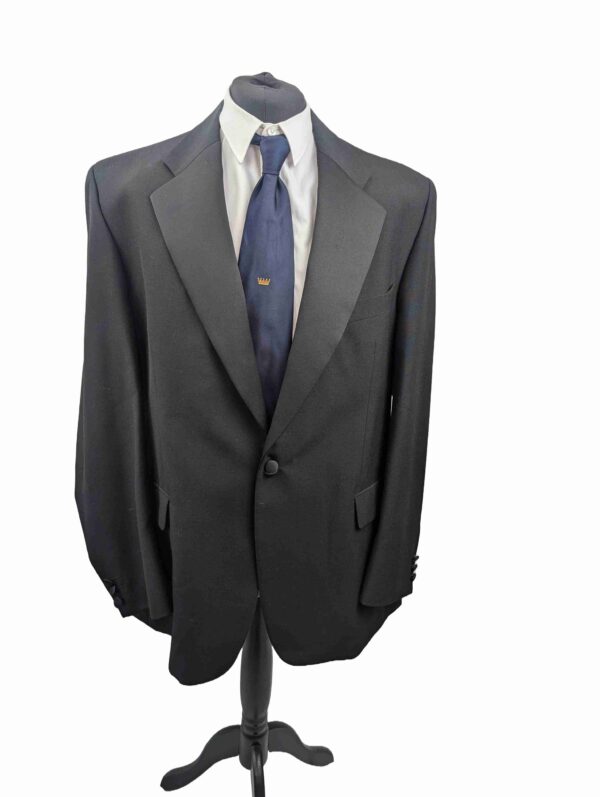 </P>Daniel Drescott Men's Black Evening Suit </P>Chest: 46", Waist: 40"