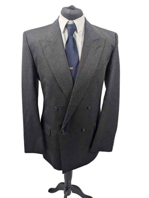 </P> ST MICHAELS DARK GREY SUIT </P> CHEST 42" WAIST 32"