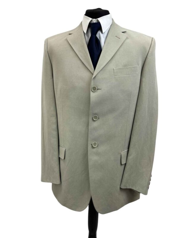 </P> Men's Beige Pierre Cardin Suit chest 42" L, waist 34/36" R </P>