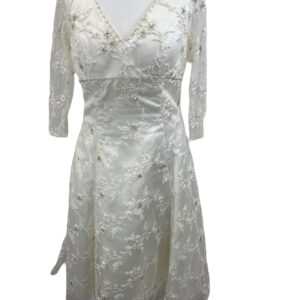 </P>Wedding/Prom Fit and Flare Short Dress </P>Size Approx 12